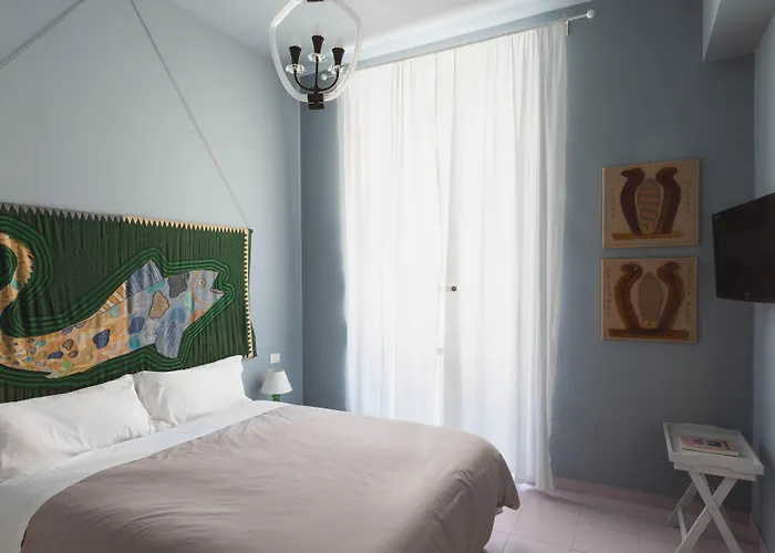 Tarshito Gallery House 4*
