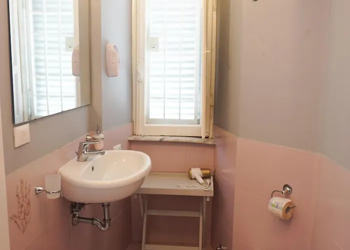 Tarshito Gallery House 4*