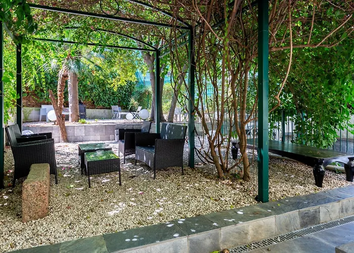 בית הארחה Tarshito Gallery House 4*